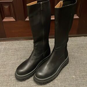 J/SLIDES TYRONE Black Leather Knee High Boot Like New